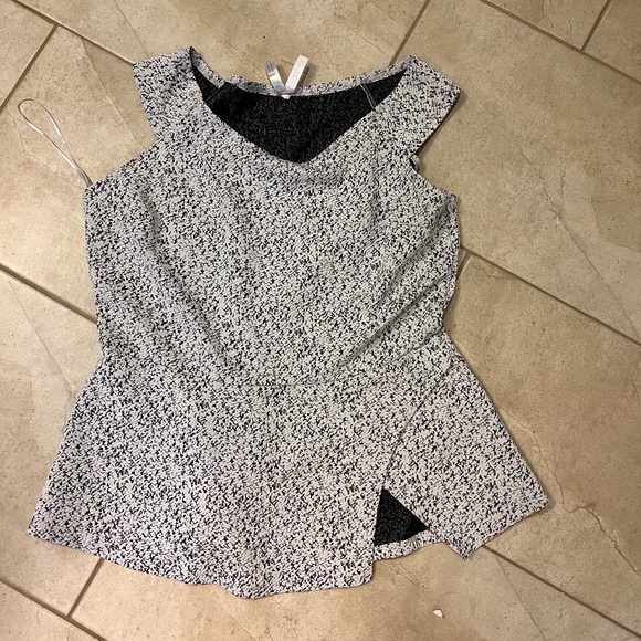 Sleeveless blouse - Picture 1 of 2